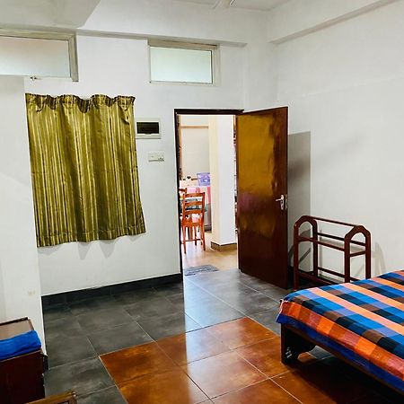 Hotel 100 Dehiwala-Mount Lavinia Ngoại thất bức ảnh