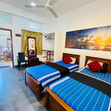 Hotel 100 Dehiwala-Mount Lavinia Ngoại thất bức ảnh