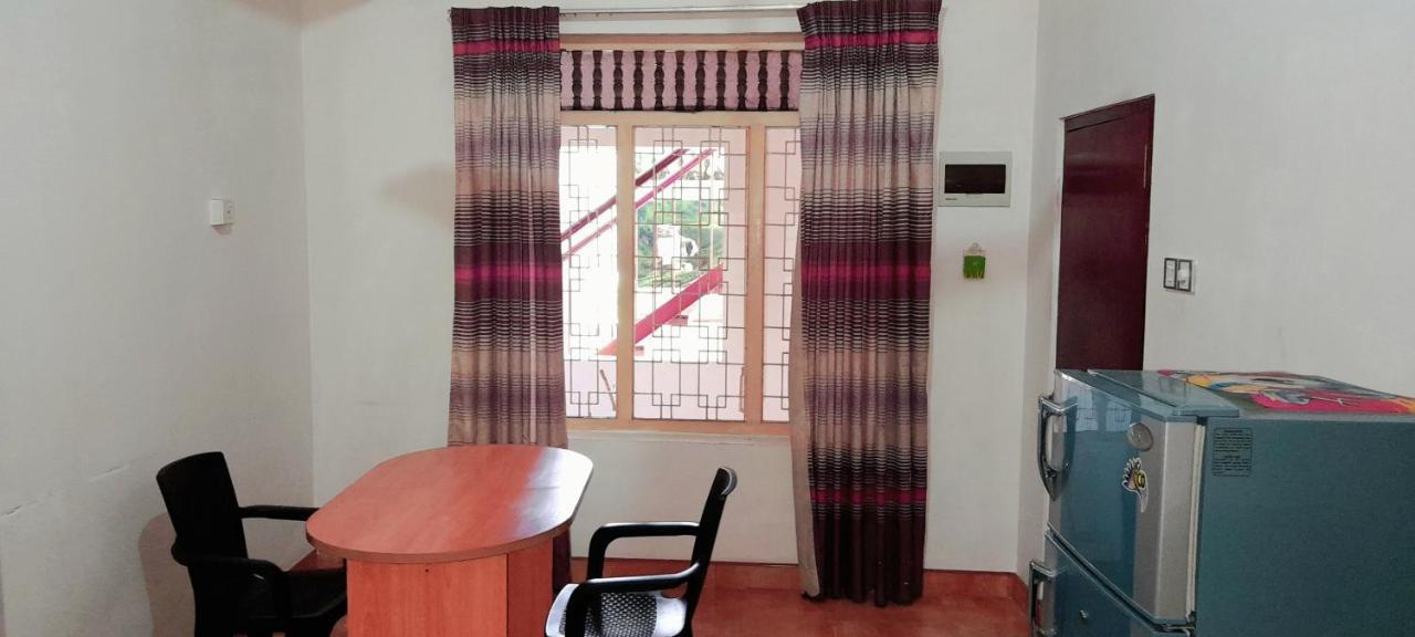 Hotel 100 Dehiwala-Mount Lavinia Ngoại thất bức ảnh