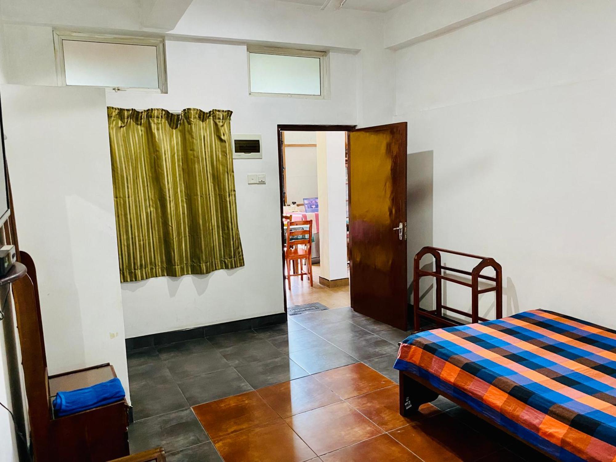 Hotel 100 Dehiwala-Mount Lavinia Ngoại thất bức ảnh