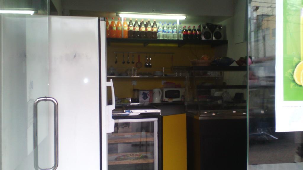 Hotel 100 Dehiwala-Mount Lavinia Ngoại thất bức ảnh