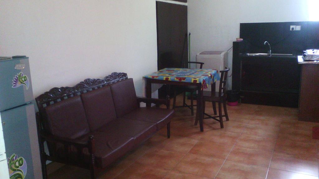 Hotel 100 Dehiwala-Mount Lavinia Ngoại thất bức ảnh