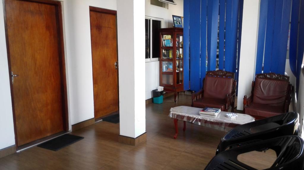 Hotel 100 Dehiwala-Mount Lavinia Ngoại thất bức ảnh