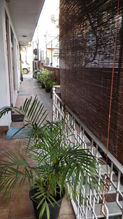 Hotel 100 Dehiwala-Mount Lavinia Ngoại thất bức ảnh