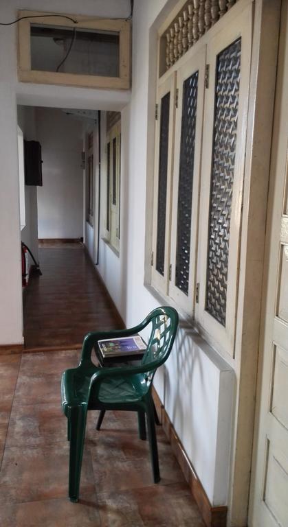 Hotel 100 Dehiwala-Mount Lavinia Ngoại thất bức ảnh