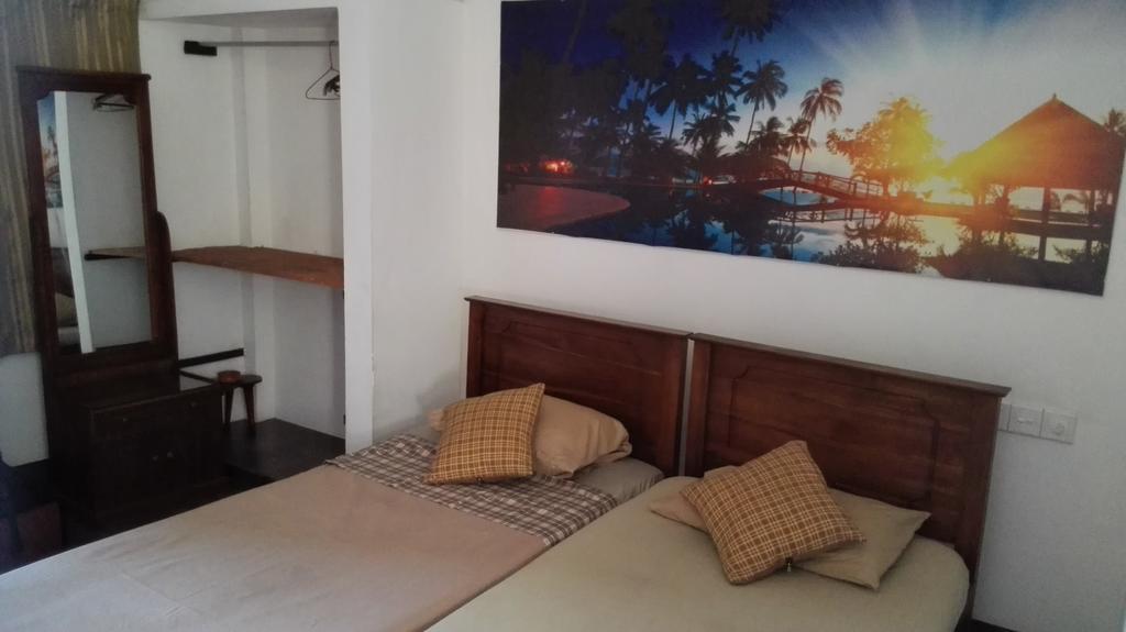 Hotel 100 Dehiwala-Mount Lavinia Ngoại thất bức ảnh