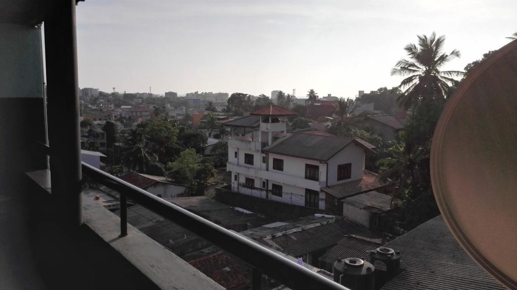 Hotel 100 Dehiwala-Mount Lavinia Ngoại thất bức ảnh